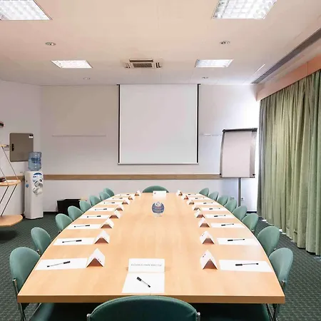 Ibis Sao Joao Готель 2*