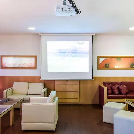 Ibis Sao Joao Готель 2*