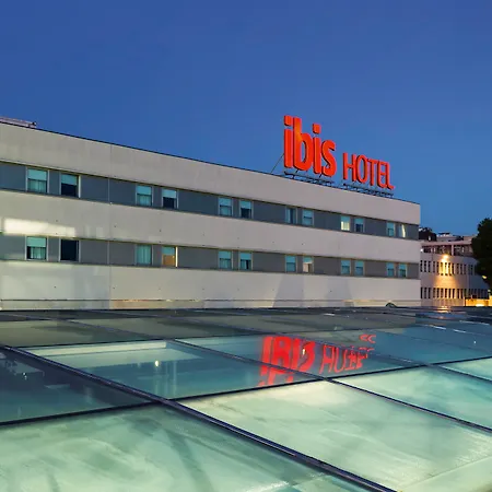 Ibis Sao Joao Готель