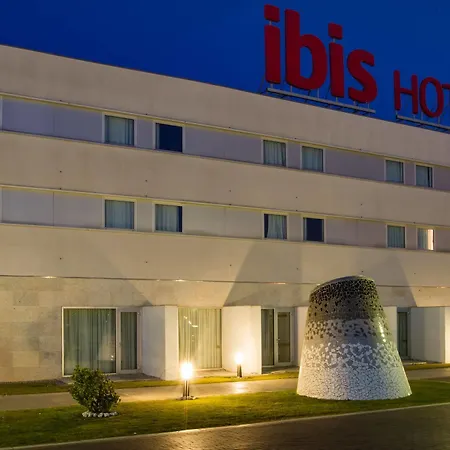 Ibis Sao Joao Готель