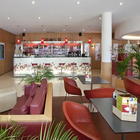 Ibis Sao Joao Готель 2*