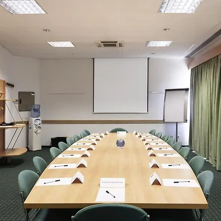 Готель Ibis Sao Joao 2*